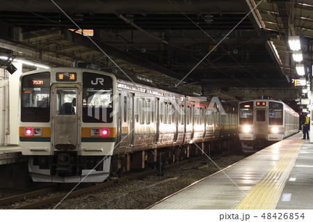 上越線高崎口の211系電車 48426854