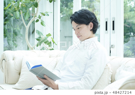 男性 ライフスタイル 読書 男性 ライフスタイル 読書 48427214