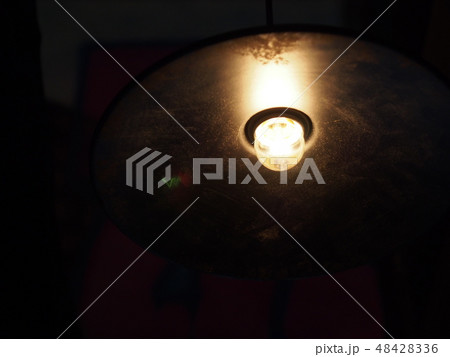 裸電球 48428336