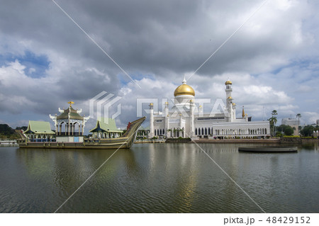 Sultan Omar Ali Saifuddien Mosque in Brunei Sultan Omar Ali Saifuddien Mosque in Brunei 48429152
