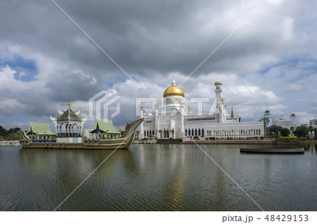 Sultan Omar Ali Saifuddien Mosque in Brunei Sultan Omar Ali Saifuddien Mosque in Brunei 48429153