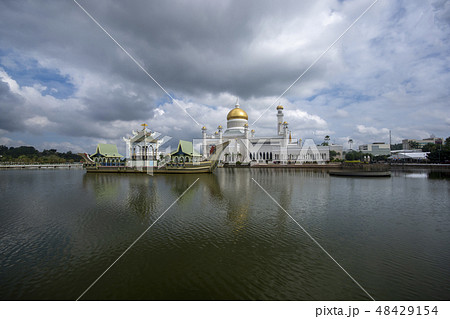 Sultan Omar Ali Saifuddien Mosque in Brunei  48429154