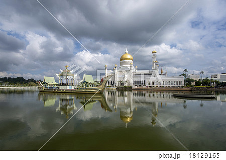 Sultan Omar Ali Saifuddien Mosque in Brunei Sultan Omar Ali Saifuddien Mosque in Brunei 48429165