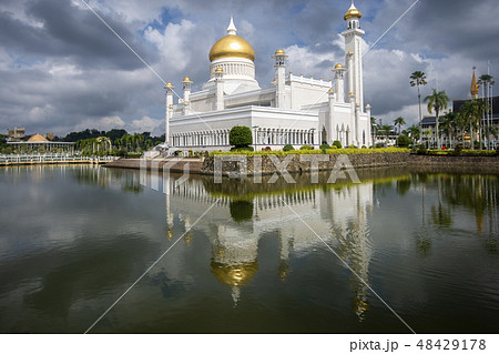 Sultan Omar Ali Saifuddien Mosque in Brunei  48429178