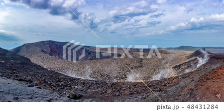 東京都　伊豆大島　三原山火口 48431284