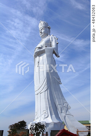 【千葉県】晴天下の東京湾観音 48432063