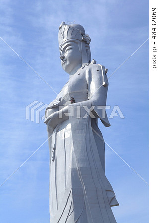 【千葉県】晴天下の東京湾観音 48432069