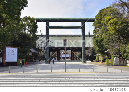 靖国神社 第二鳥居 青銅大鳥居 東京都千代田区の写真素材