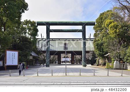 靖国神社 第二鳥居 青銅大鳥居 東京都千代田区の写真素材