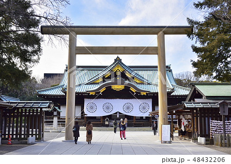 靖国神社　中門鳥居（東京都千代田区） 48432206