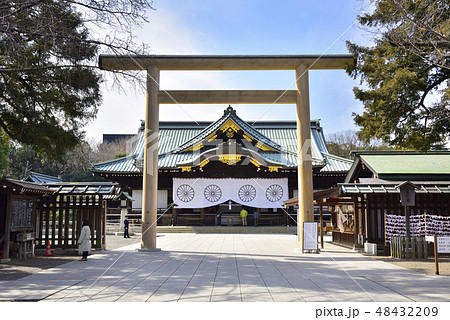 靖国神社　中門鳥居（東京都千代田区） 48432209