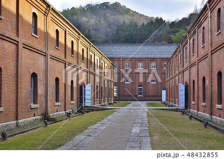 舞鶴赤れんがパーク　赤れんが倉庫群（京都府舞鶴市） 48432855