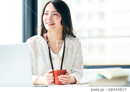 女性 48434817