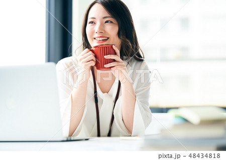 女性 48434818