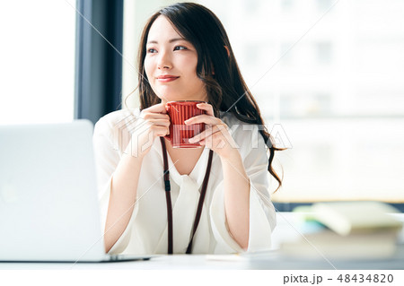 女性 48434820