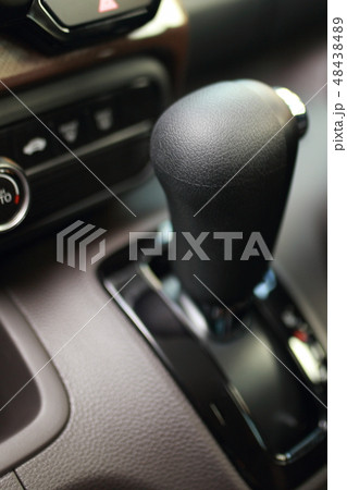チェンジレバー (おでかけ 外出 乗用車 駐車 停車 交通 ライフスタイル 軽自動車 車内 安心) 48438489
