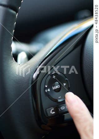 運転手 (ドライバー おでかけ 外出 人物 ボディパーツ 顔なし 乗用車 女性 シニア 発車 停車) 運転手 (ドライバー おでかけ 外出 人物 ボディパーツ 顔なし 乗用車 女性 シニア 発車 停車) 48438520