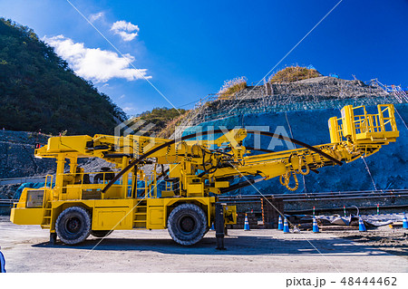 社会科見学　トンネル工事用重機 48444462