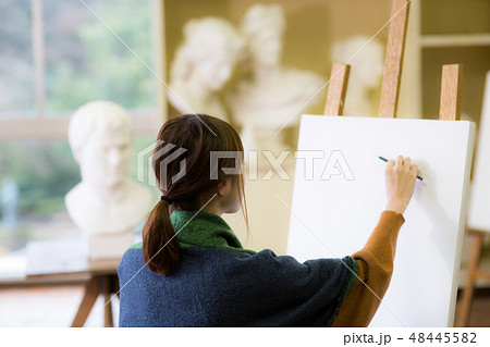美術アトリエ　石膏デッサン 48445582