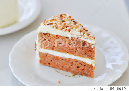 carrot cake, almond cake 48446019