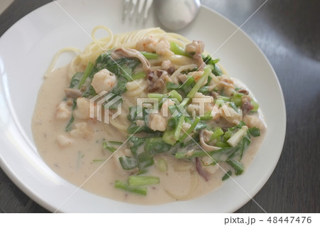 Spaghetti with seafood and sour cream Spaghetti with seafood and sour cream 48447476