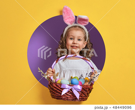 Girl with painted eggs 48449096