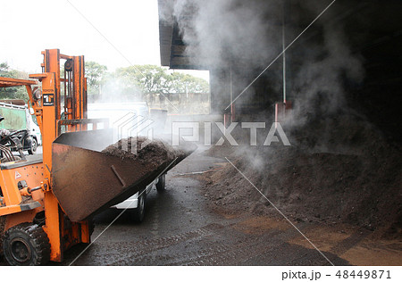 冬の土作り 48449871