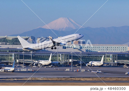 【テイクオフ】 富士山と飛行機 【テイクオフ】 富士山と飛行機 48460300