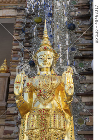 Close up Gold buddha Close up Gold buddha 48468317