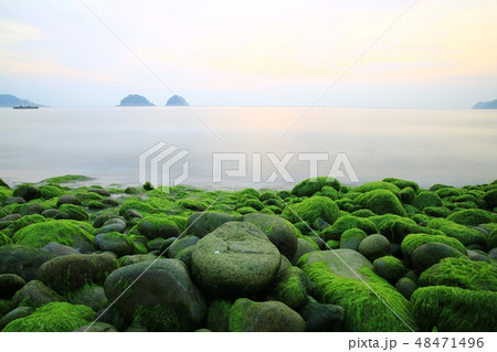 海 日の出 島 48471496