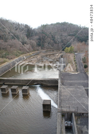兵庫県 青野ダム 減勢池 河川維持放流中 兵庫県 青野ダム 減勢池 河川維持放流中 48473834