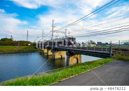 橋を渡る阪急電車 橋を渡る阪急電車 48478222