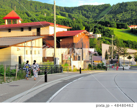 東北・蔵王・蔵王温泉・浴衣姿の女性がいる風景（１） 48480462