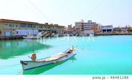 糸満漁港と船 48481286