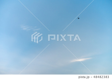 青空をかける飛行機 青空をかける飛行機 48482383