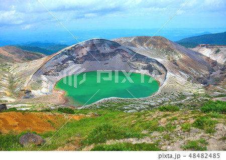 東北・蔵王・蔵王山・馬の背より見下ろすお釜と五色岳(2) 東北・蔵王・蔵王山・馬の背より見下ろすお釜と五色岳(2) 48482485
