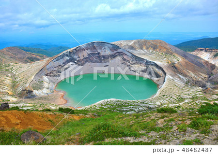 東北・蔵王・蔵王山・馬の背より見下ろすお釜と五色岳(4) 東北・蔵王・蔵王山・馬の背より見下ろすお釜と五色岳(4) 48482487