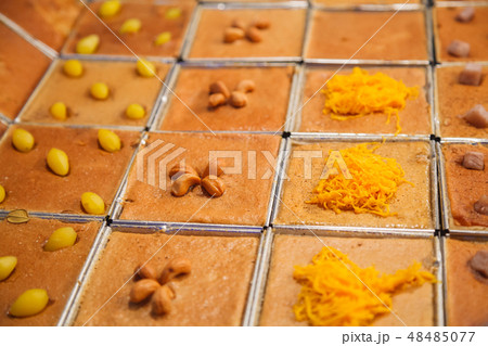 Khanom Mo Kaeng, Thai coconut custard pudding 48485077