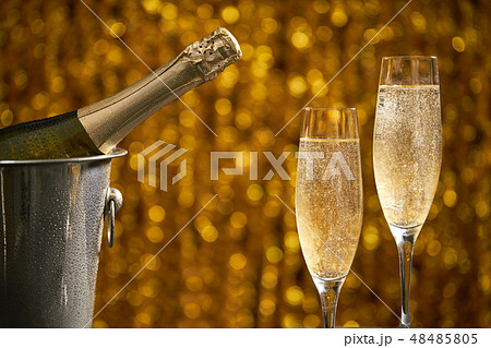 Toast champagne on golden bokeh background 48485805