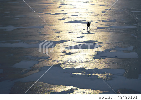 Silhouette of a man walking on the ice. 48486191