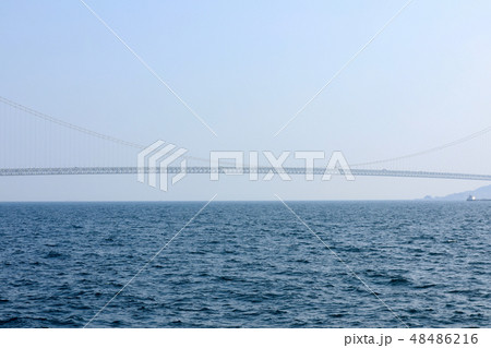 大蔵海岸公園から見た明石海峡大橋(兵庫県) 大蔵海岸公園から見た明石海峡大橋(兵庫県) 48486216