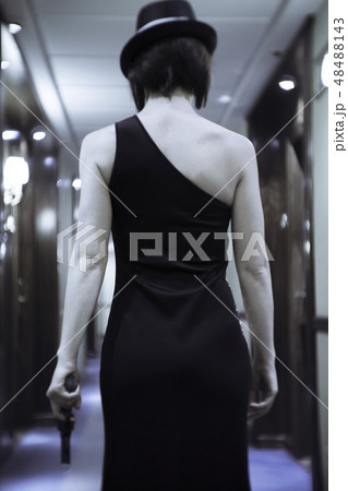 Lady with stylish wardrobe hat and gun Lady with stylish wardrobe hat and gun 48488143