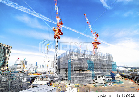 マンション・ビルの建設現場 マンション・ビルの建設現場 48493419