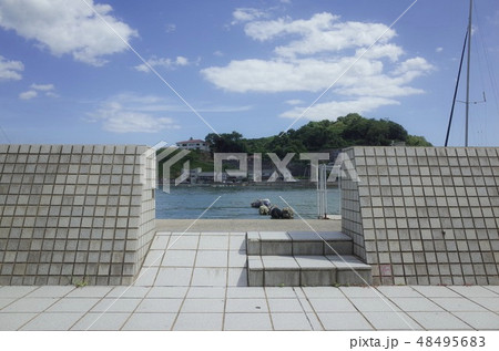 防潮堤と水門 尾道 瀬戸内海 向島を望む 48495683