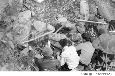 昔の写真　昭和38年　　足尾の庚申山荘付近ではんごう炊飯 48499421