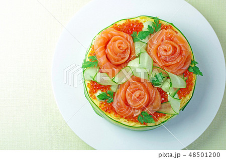 寿司ケーキ サーモン きゅうり 錦糸玉子 いくら 寿司ケーキ サーモン きゅうり 錦糸玉子 いくら 48501200