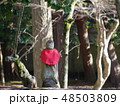 祈りを捧げる地蔵 48503809