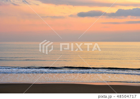 鵠沼海岸の夕焼け 48504717
