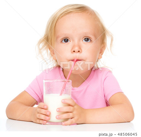 Cute little girl with a glass of milk 48506045