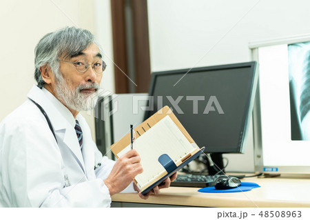 医者　シニア　手帳 48508963